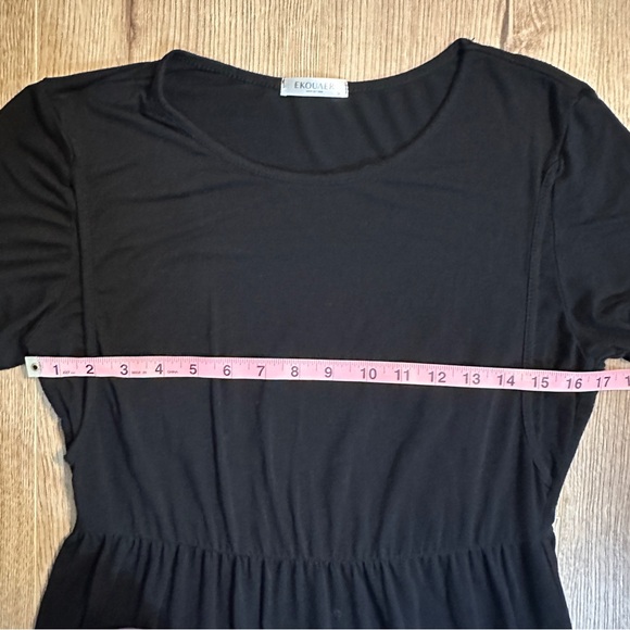 Women’s Maternity Nursing Black Short Sleeve Crewneck Dress in Size Medium - Picture 10 of 12